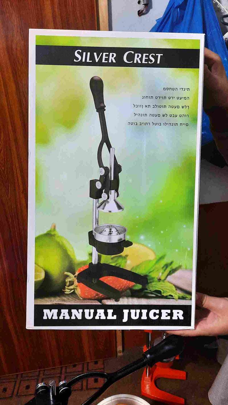 Manual juice extractor