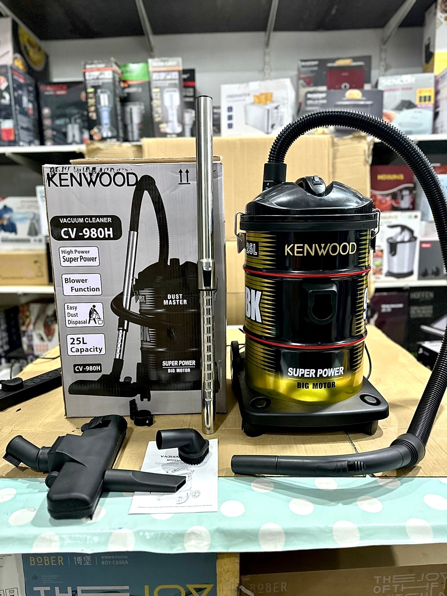 Kenwood Dry and Blow vacuum cleaner (Lot Imported)