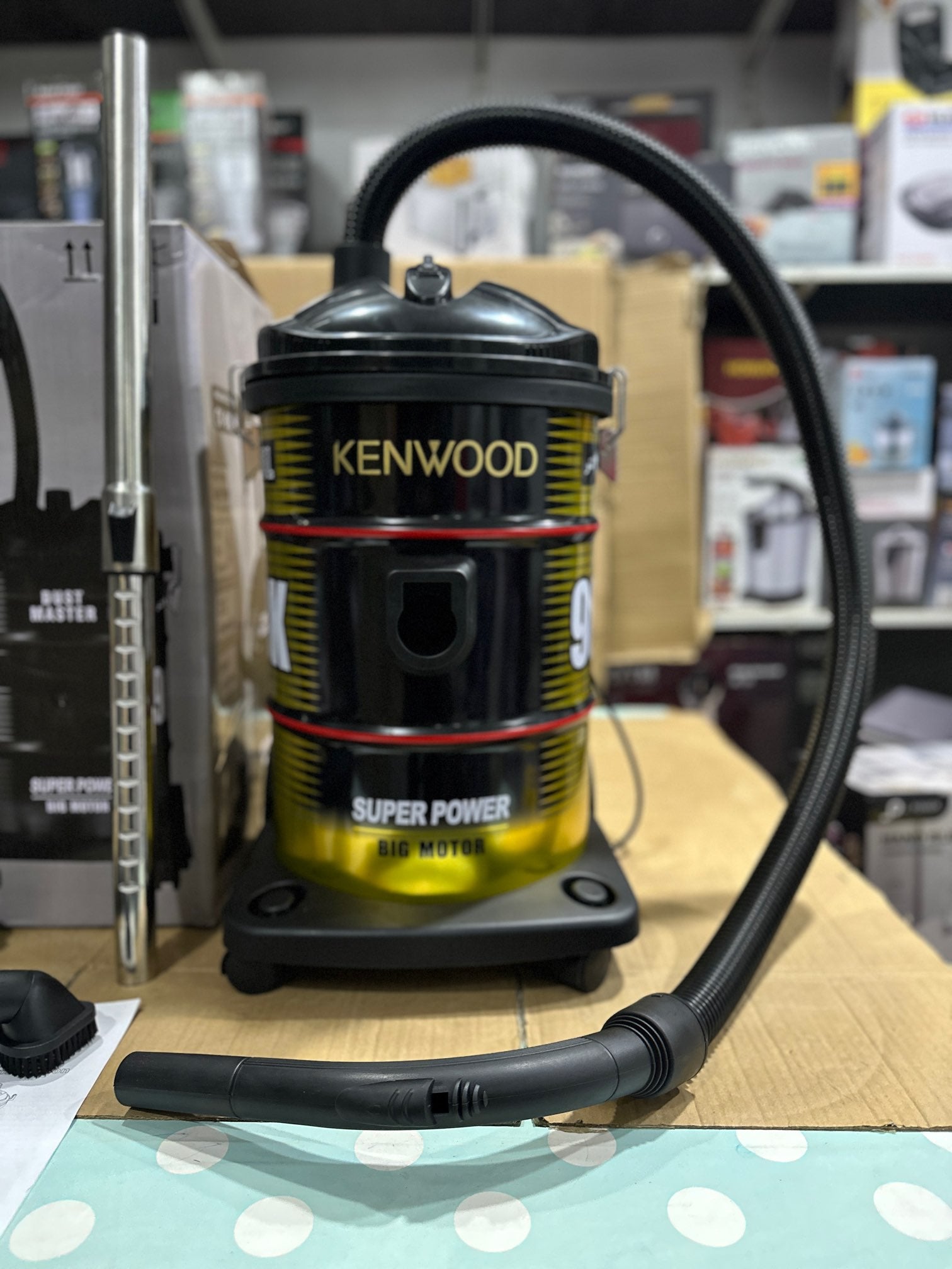 Kenwood Dry and Blow vacuum cleaner (Lot Imported)