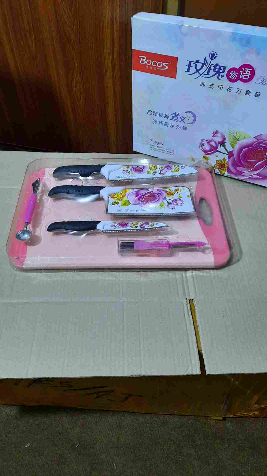 6 in 1 Kitchen Knives Set With Cutting Board