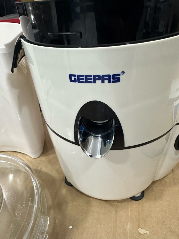 Geepas Powerful Juicer Extractor