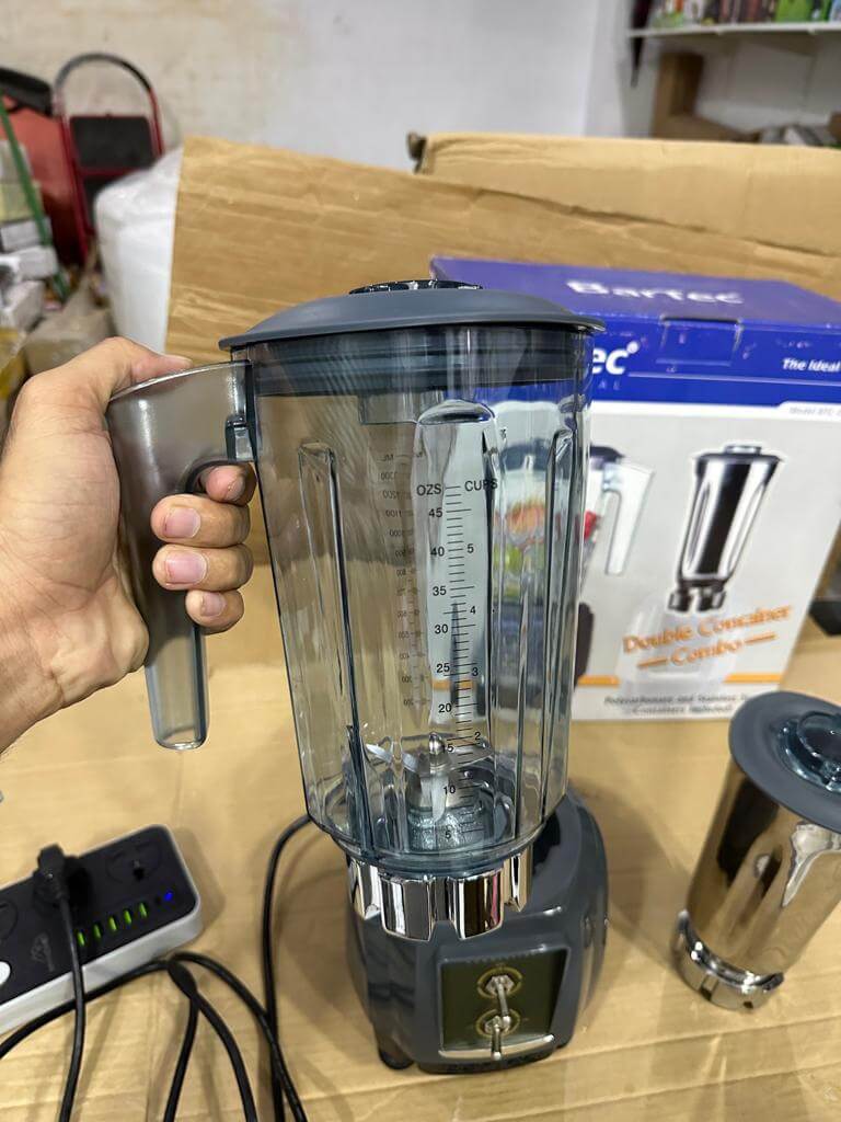 LOT IMPORTED 2 JUGS BARTEC USA POWERFUL BLENDER